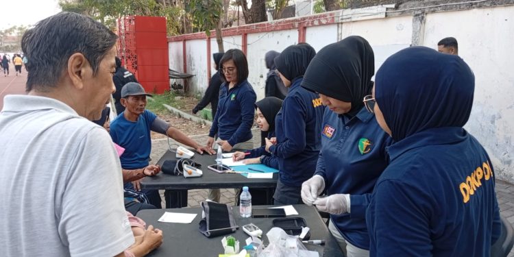 Biddokkes Polda Jateng Layani 150 Warga Cek Kesehatan Gratis di Lapangan Sidodadi