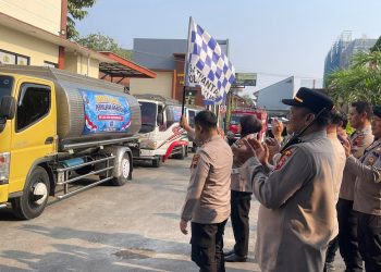 Polres Kudus Salurkan 33 Ribu Liter Air Bersih untuk Warga Glagahwaru