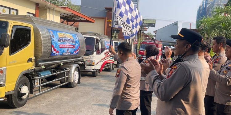 Polres Kudus Salurkan 33 Ribu Liter Air Bersih untuk Warga Glagahwaru