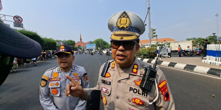 Kawal Pawai MTQN, Satlantas Polrestabes Semarang Alihkan Arus Secara Situasional Agar Mobilitas Warga Tetap Berjalan