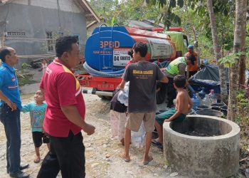Kemarau Melanda, Polsek Buayan Dampingi Distribusi Bantuan Air Bersih untuk Warga Jatiroto