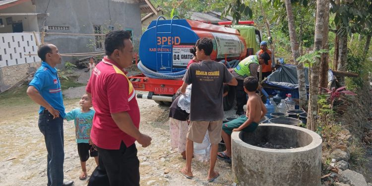 Kemarau Melanda, Polsek Buayan Dampingi Distribusi Bantuan Air Bersih untuk Warga Jatiroto