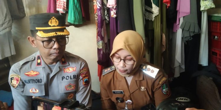Kapolsek Jebres Sambangi Keluarga Guntur, Korban Kapal Virgo yang Masih Dicari Tim SAR