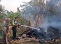 Polsek Cipari Gerak Cepat Padamkan Kebakaran Pangkalan Kayu, Cegah Api Merembet ke Lahan Warga