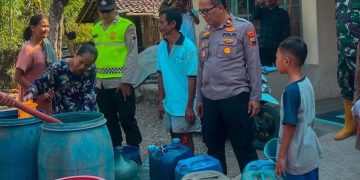 Polres Kebumen Salurkan 15 Ribu Liter Air Bersih ke Tiga Desa